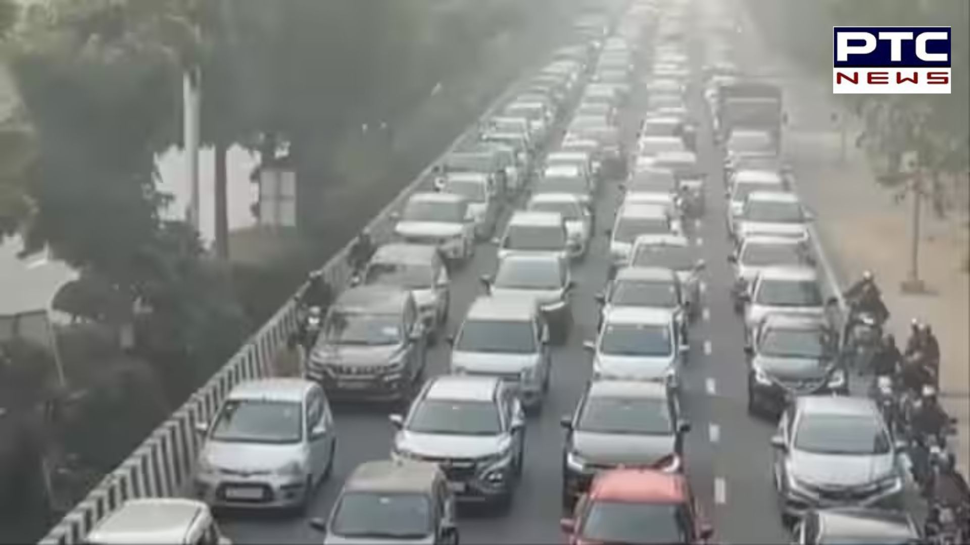 Heavy traffic snarls at Delhi-Noida Chilla border before farmers' 'Delhi Chalo' march